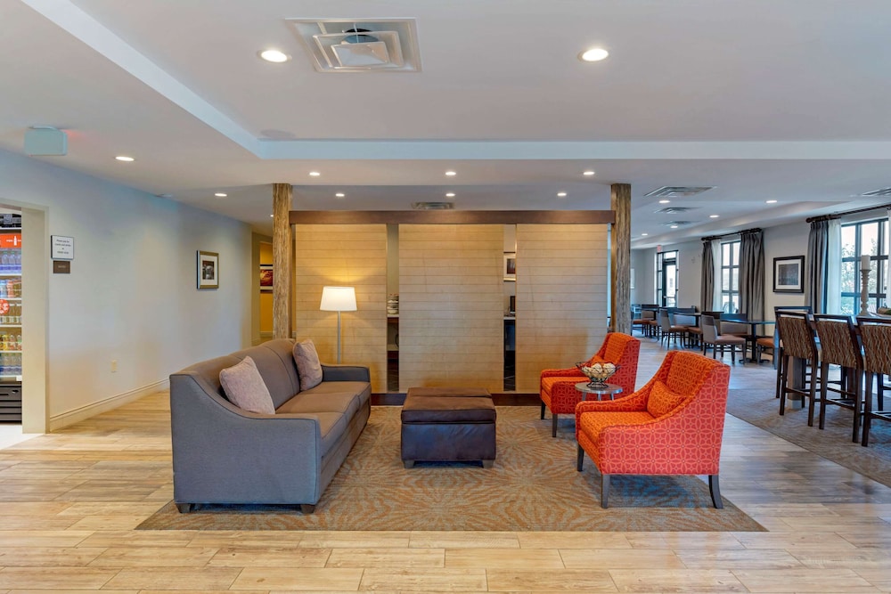 Comfort Inn & Suites East Ellijay, GA 24/41