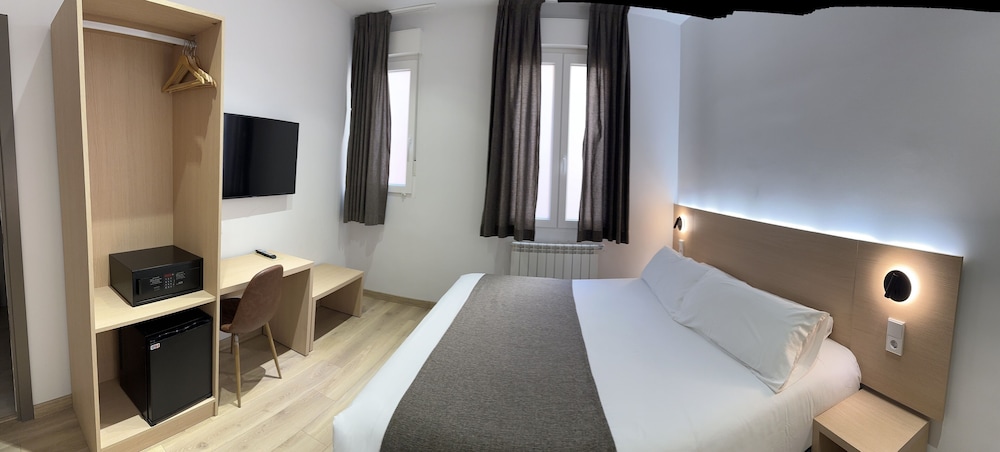 Hostal Abadia 18/50