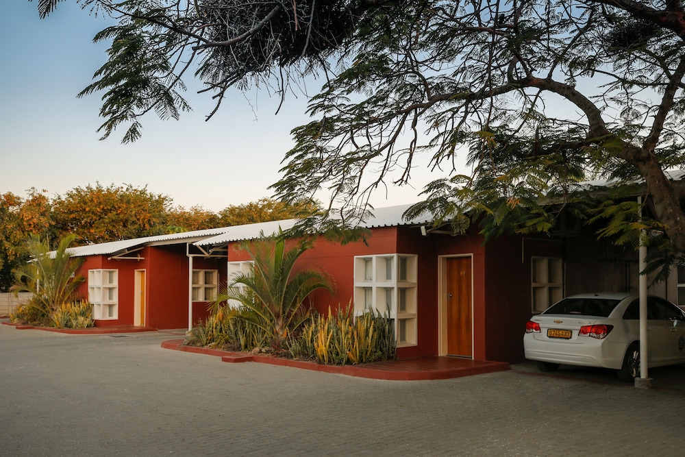 Mokoro Lodge 6/13
