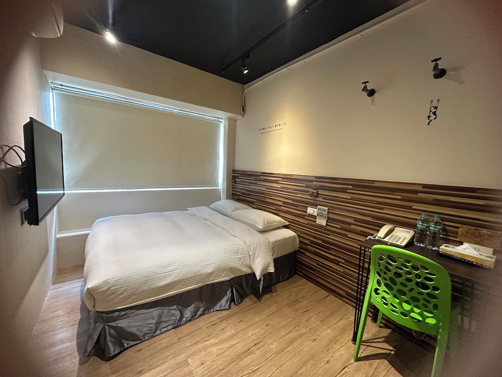 R10 Eco Hotel 15/50