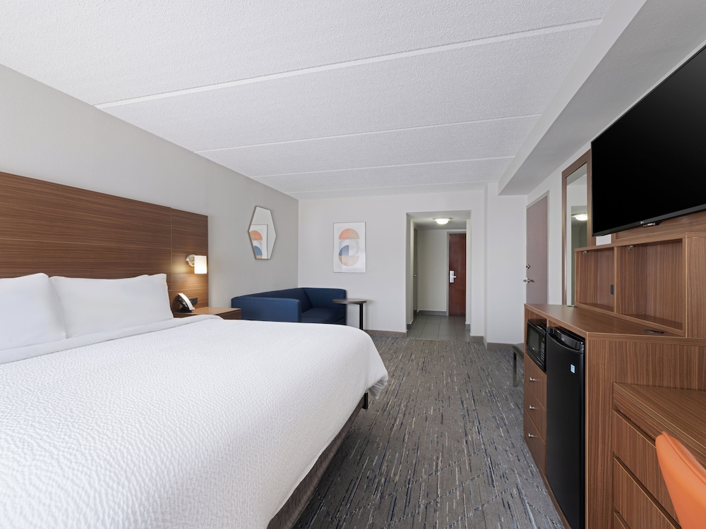 Holiday Inn Express Suites Augusta West Ft Gordon Area 24/69