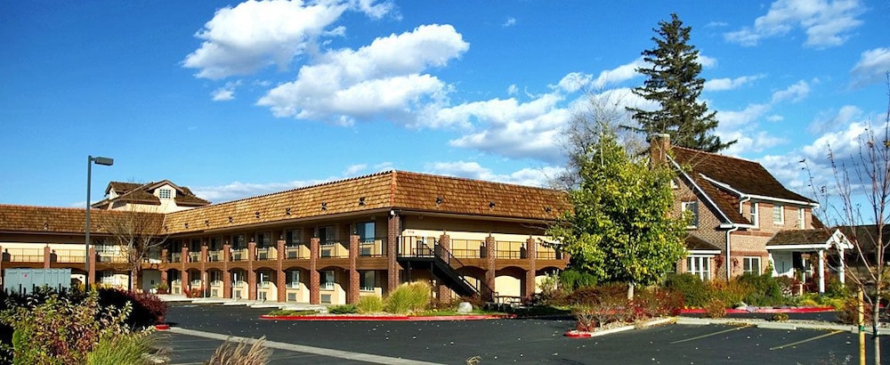 Carson Valley Motor Lodge and Suites 4/50