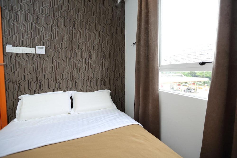 1 Hotel Taman Connaught 16/58