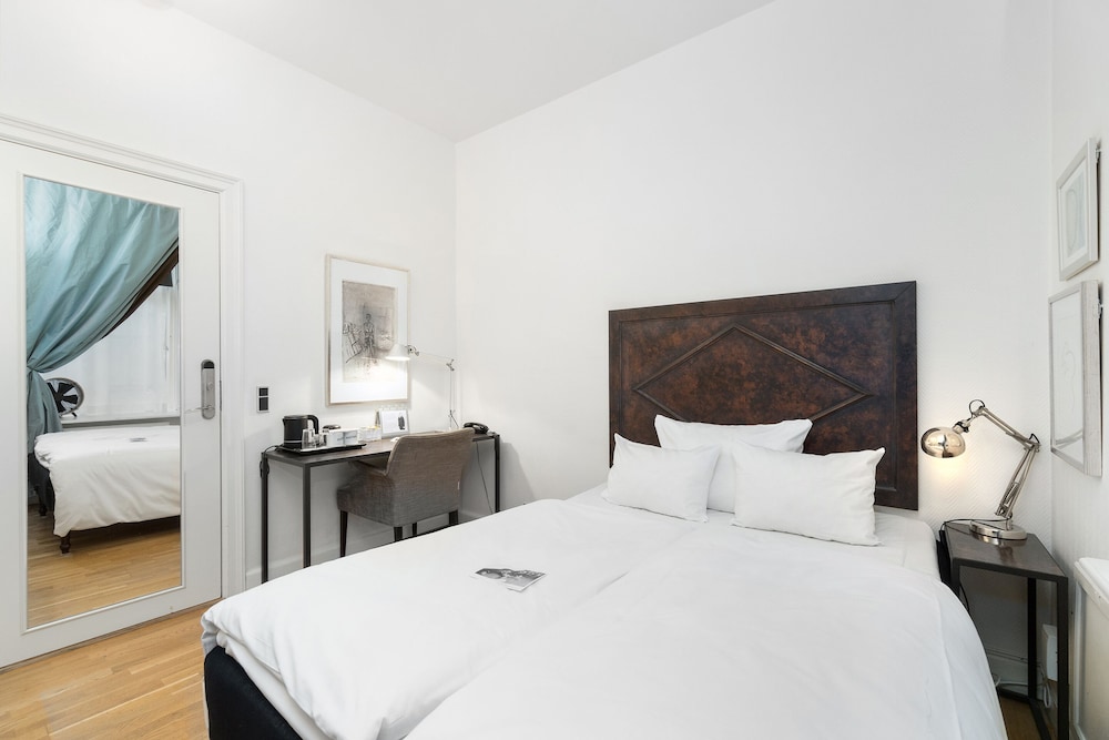 ECONOMY, SEMI DOUBLE BED