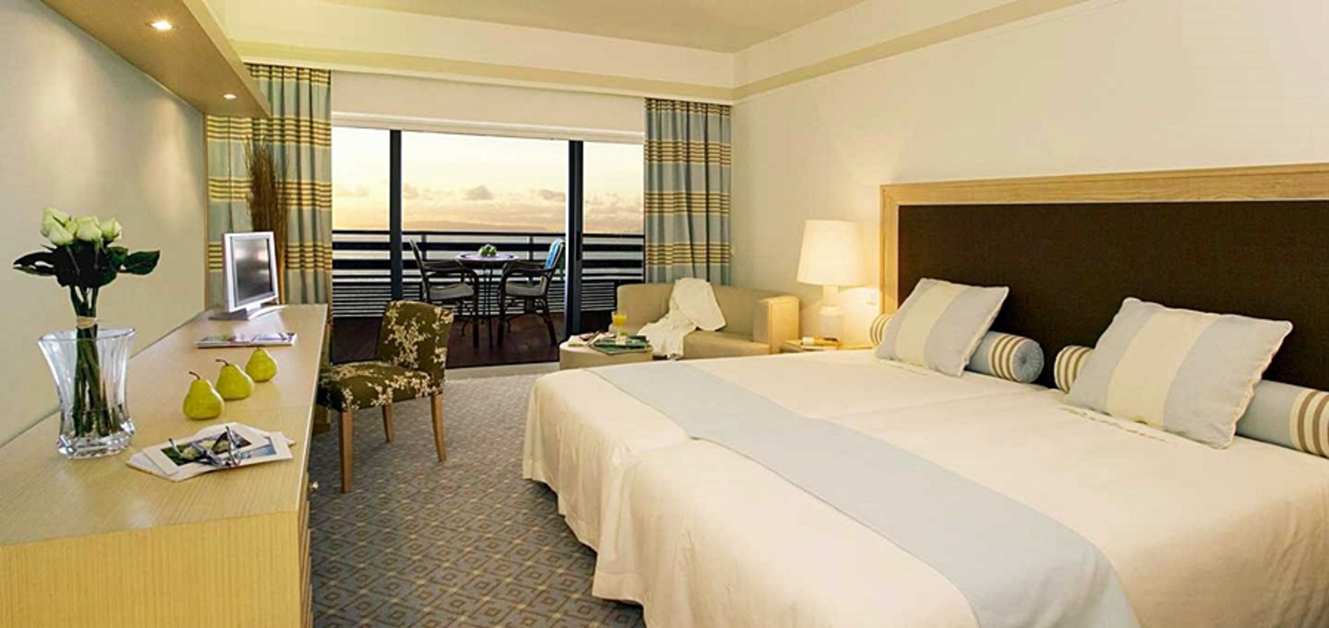 Classic, Double or Twin Bed, Land View, Pestana Carlton Madeira 2/5