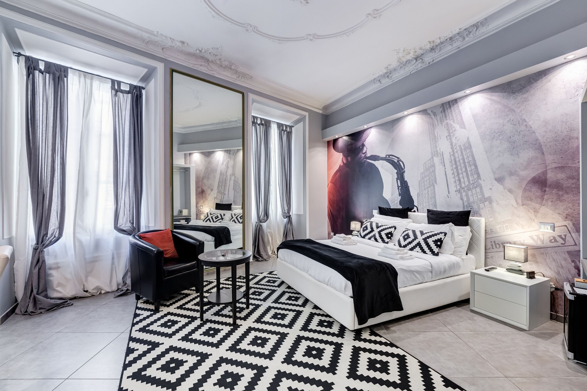 DELUXE, QUEEN BED