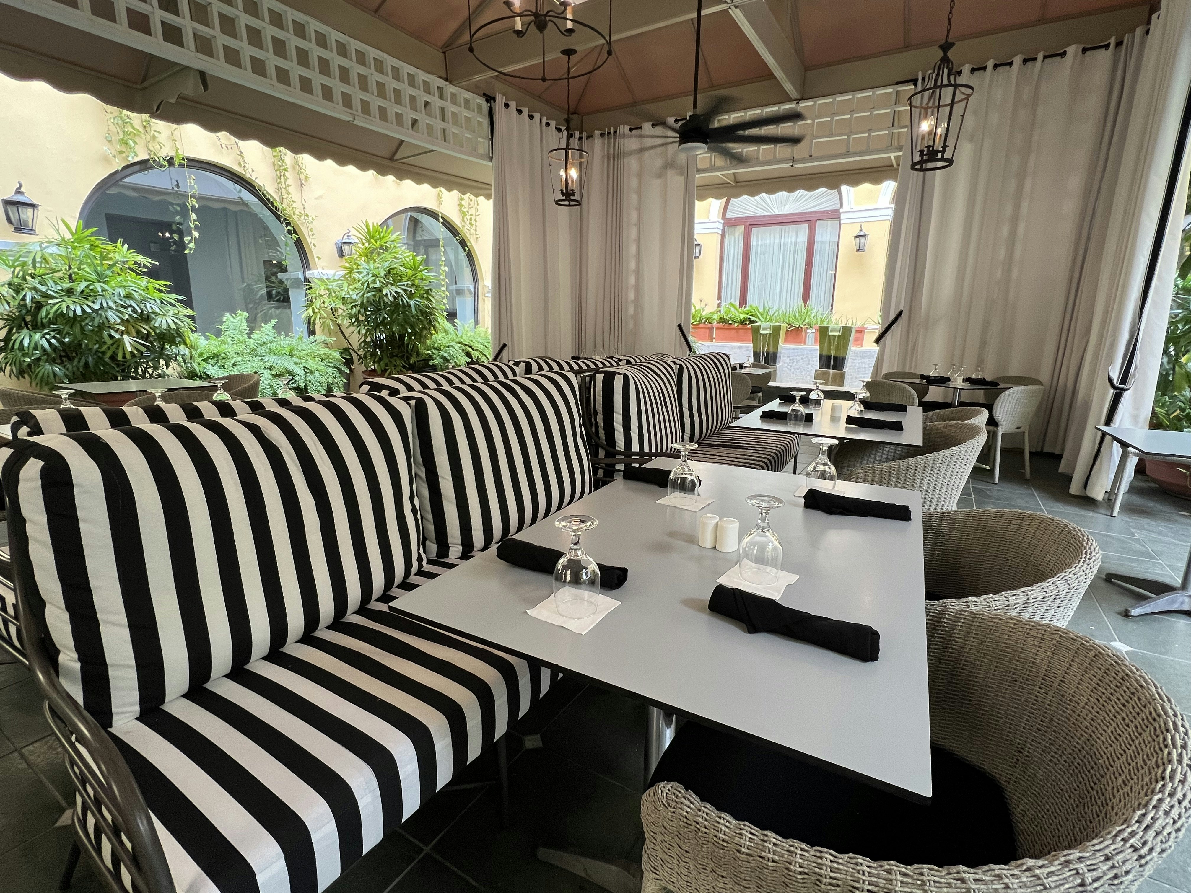 El Convento Hotel 66/75