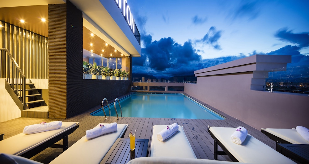 Meriton Hotel 71/100