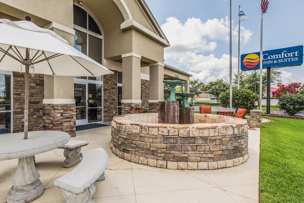 Comfort Inn & Suites Greenwood Near University 13/66