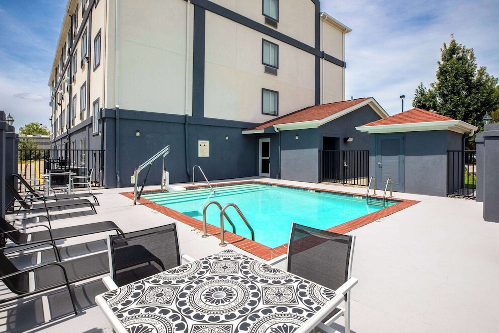 Days Inn by Wyndham Baton Rouge/I-10 49/56