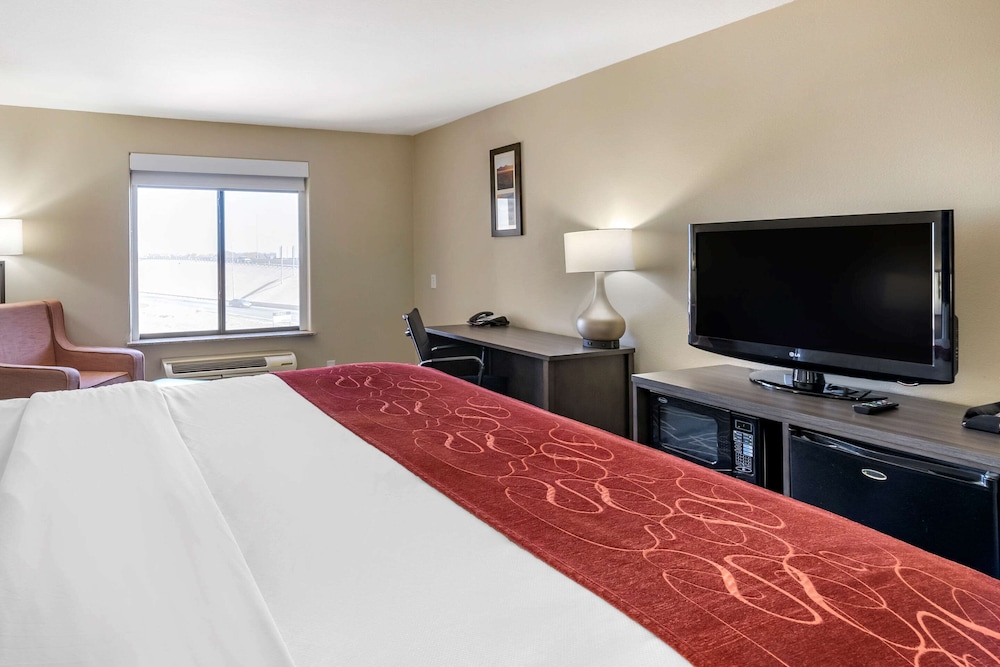 Comfort Inn & Suites Lubbock West 18/34