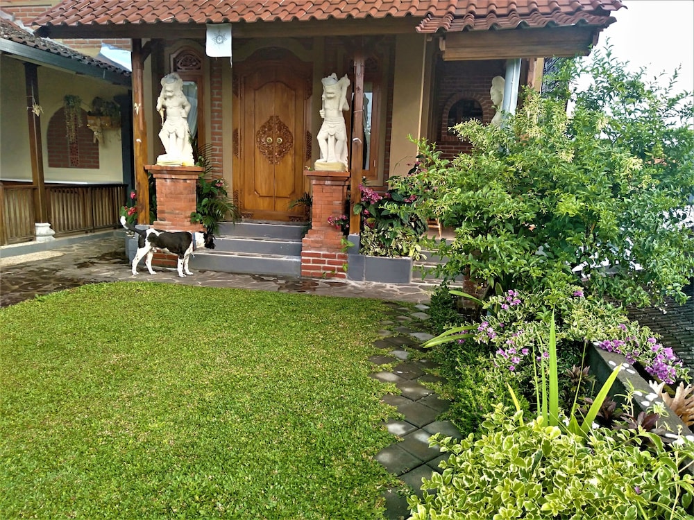 Meme Surung Homestay 64/66