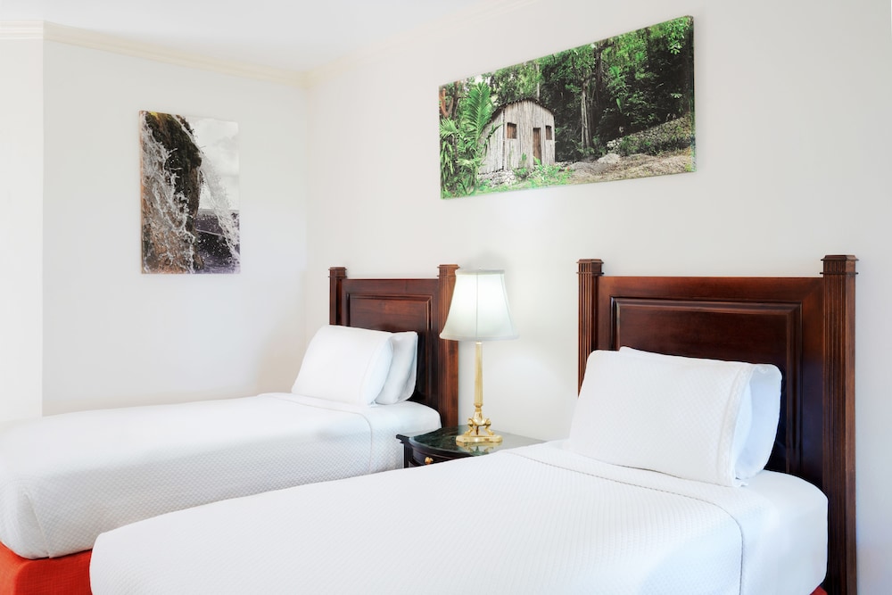 Jewel Paradise Cove Beach Resort and Spa All Inclusive - Adults Only 15/50