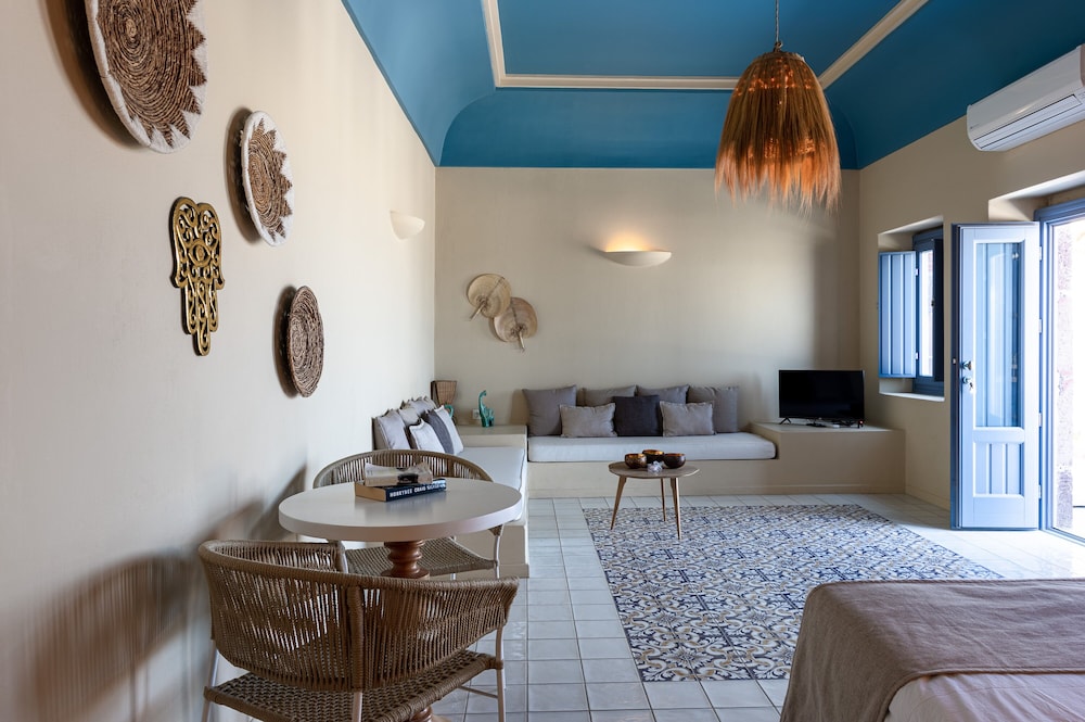 Luna Santorini Suites 37/50