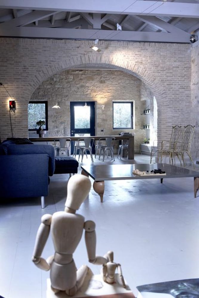 Torri E Merli Boutique Hotel 49/59