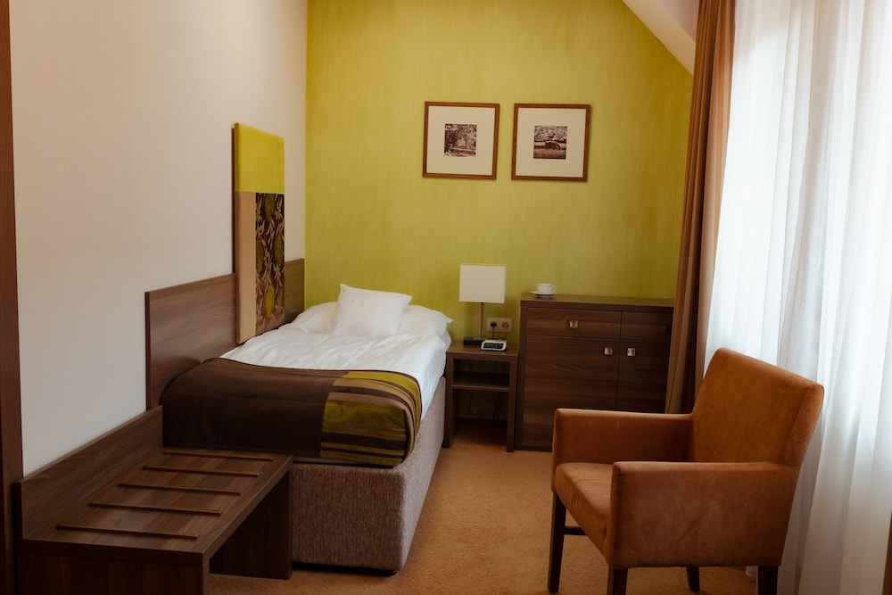 Economy, Single, Single Bed
