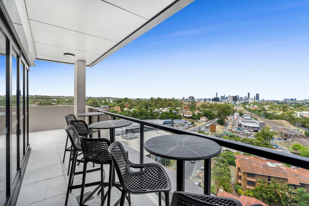 Essence Suites Taringa 47/60