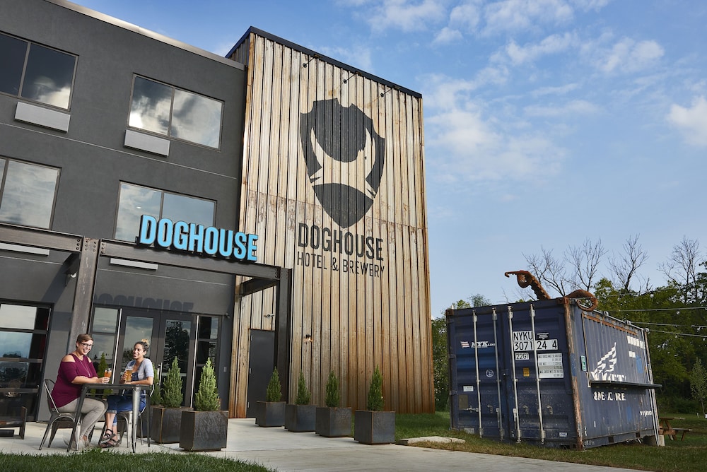 DogHouse Hotel and Brewery 2/22