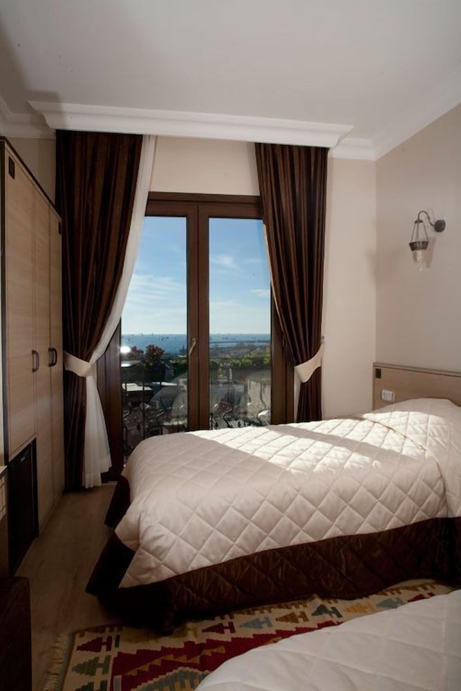 STANDARD, SEA VIEW, BALCONY