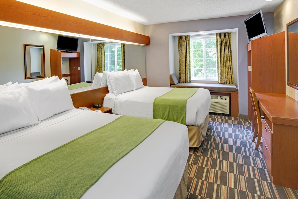 Microtel Inn & Suites by Wyndham Cherokee 9/26