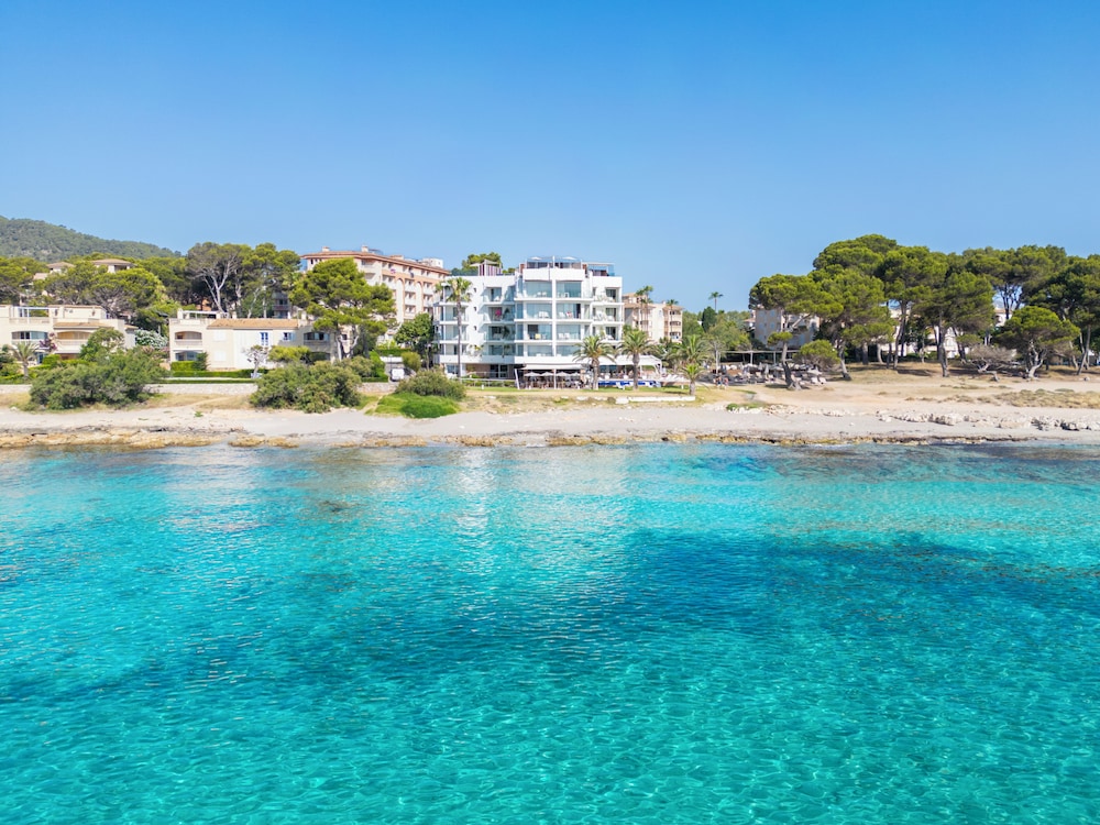 Melbeach Hotel and Spa 85/90