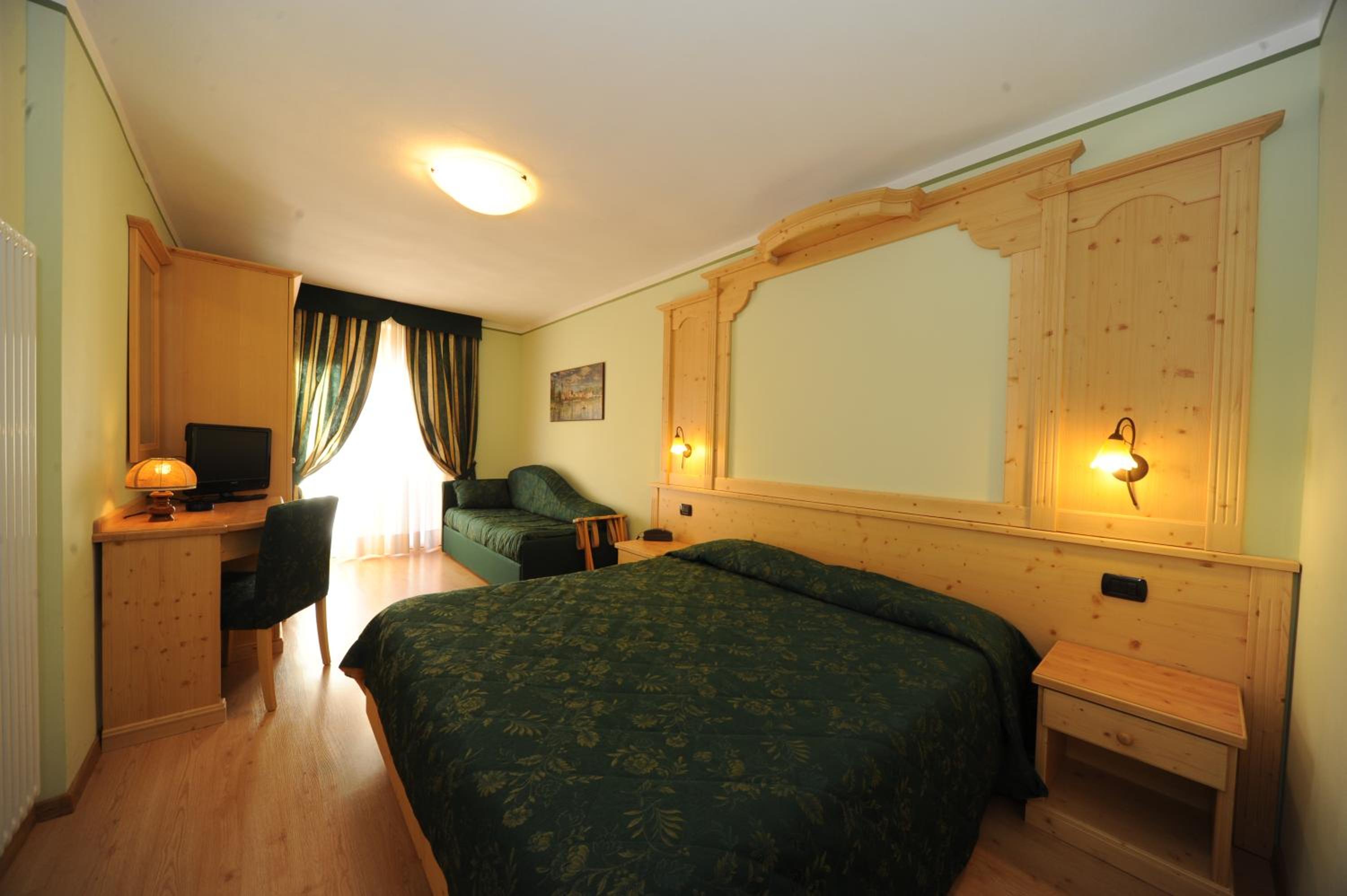 Deluxe, Double Bed