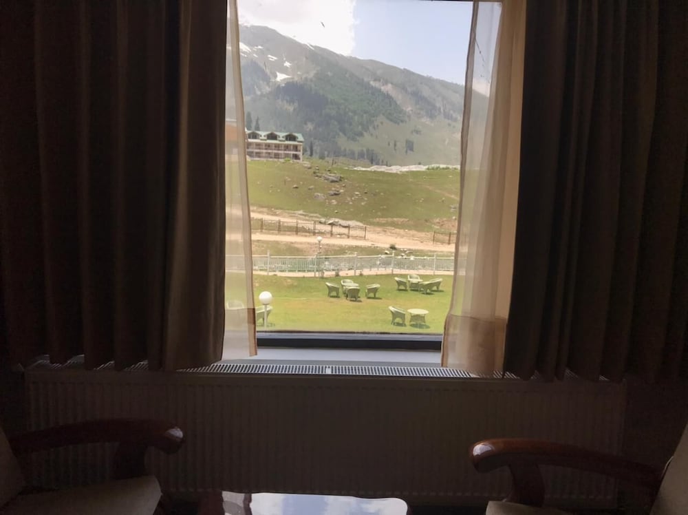Country Inn & Suites by Radisson, Sonamarg 17/50