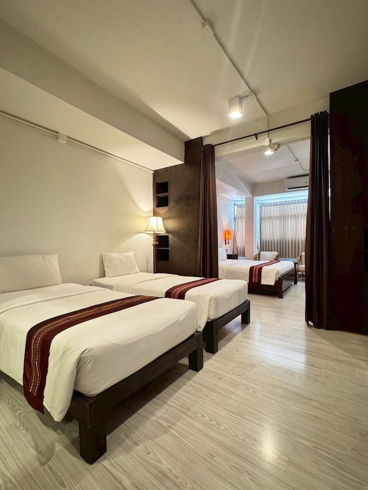 غرفة عائلية بسرير مزدوج وسريرين منفصلين، 99 the Gallery Hotel 3/10