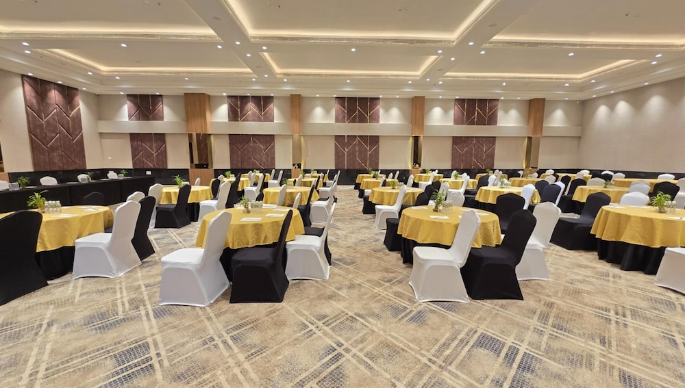 D Square Statue of Unity Kevadia, a member of Radisson Individuals 36/50