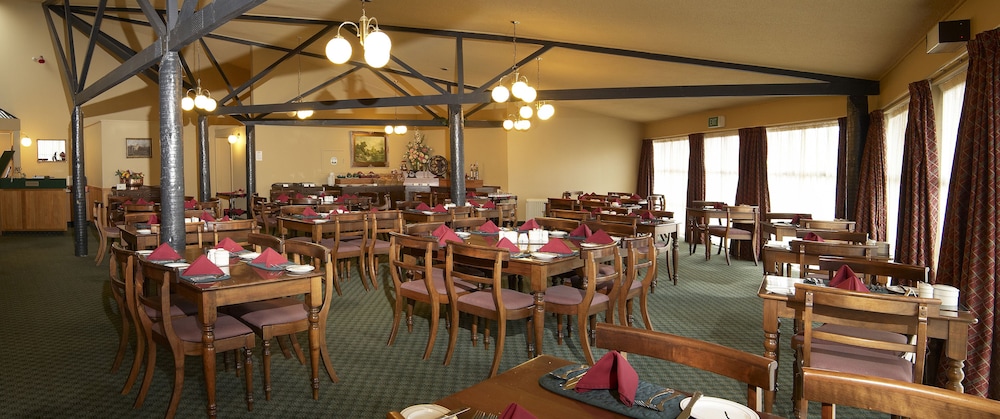 The Village Inn Hotel 26/38