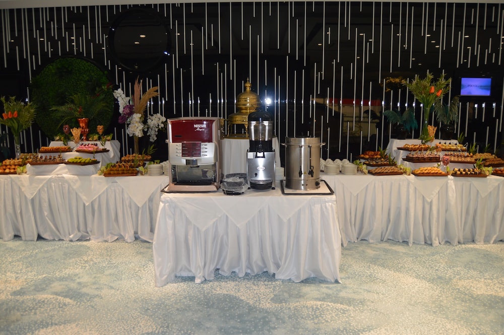 Teymur Continental Hotel 42/46