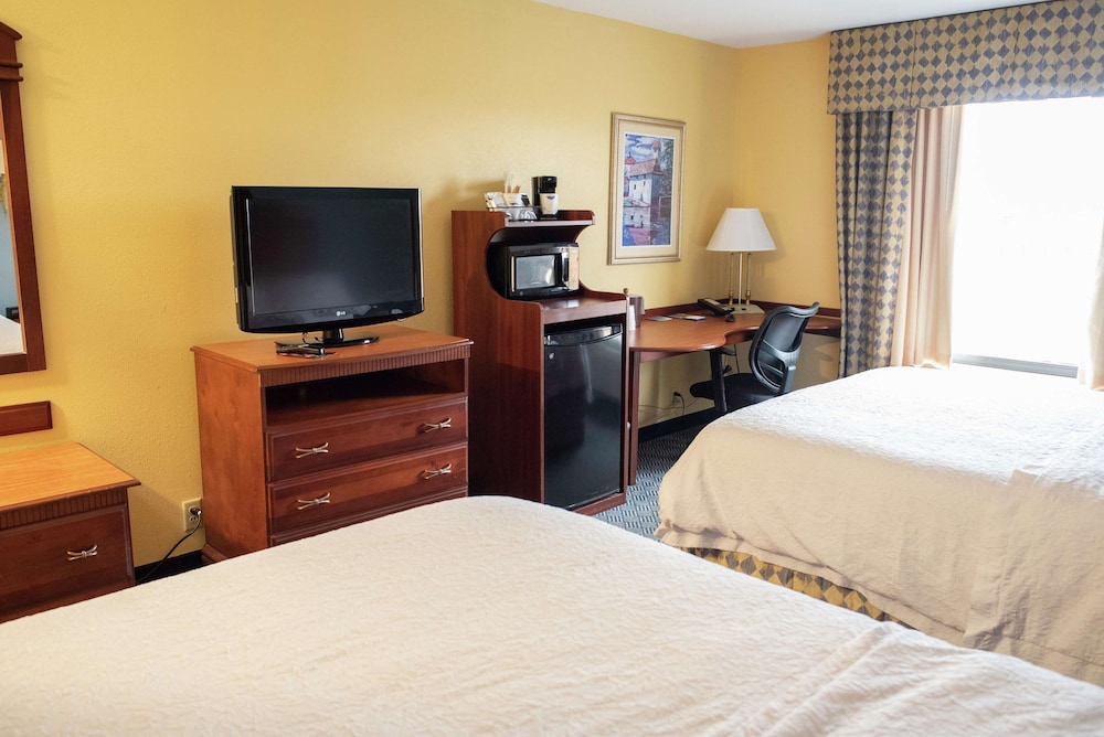 Hampton Inn Lebanon, KY 12/50