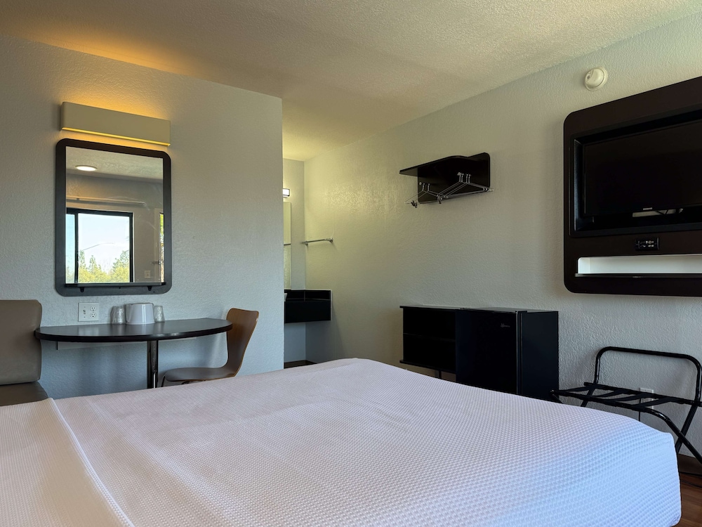 Motel6 Simi Valley, CA 28/50