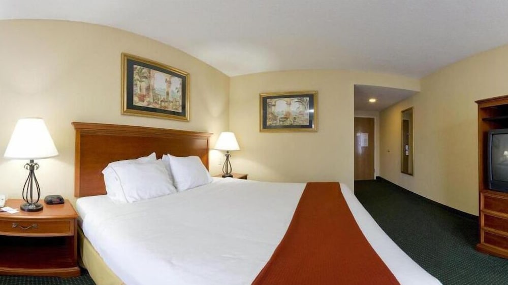 Holiday Inn Express Hotels And Suites Brooksville West 16/56