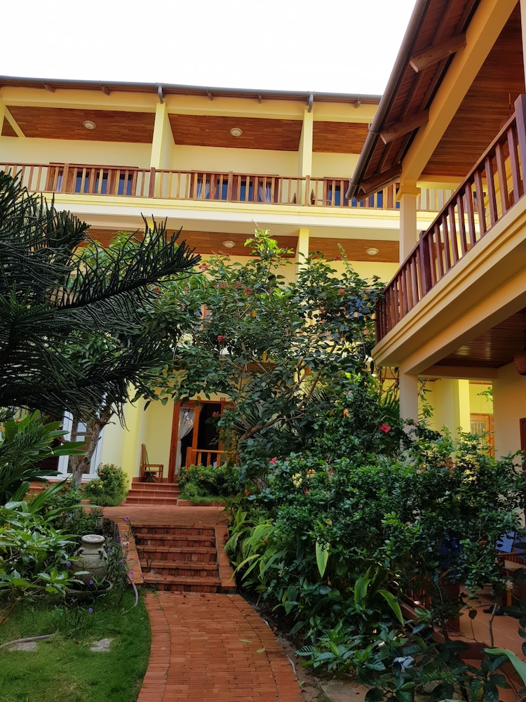 Free Beach Resort 7/50