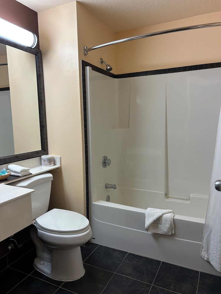 Travelodge by Wyndham Valleyview AB 48/51