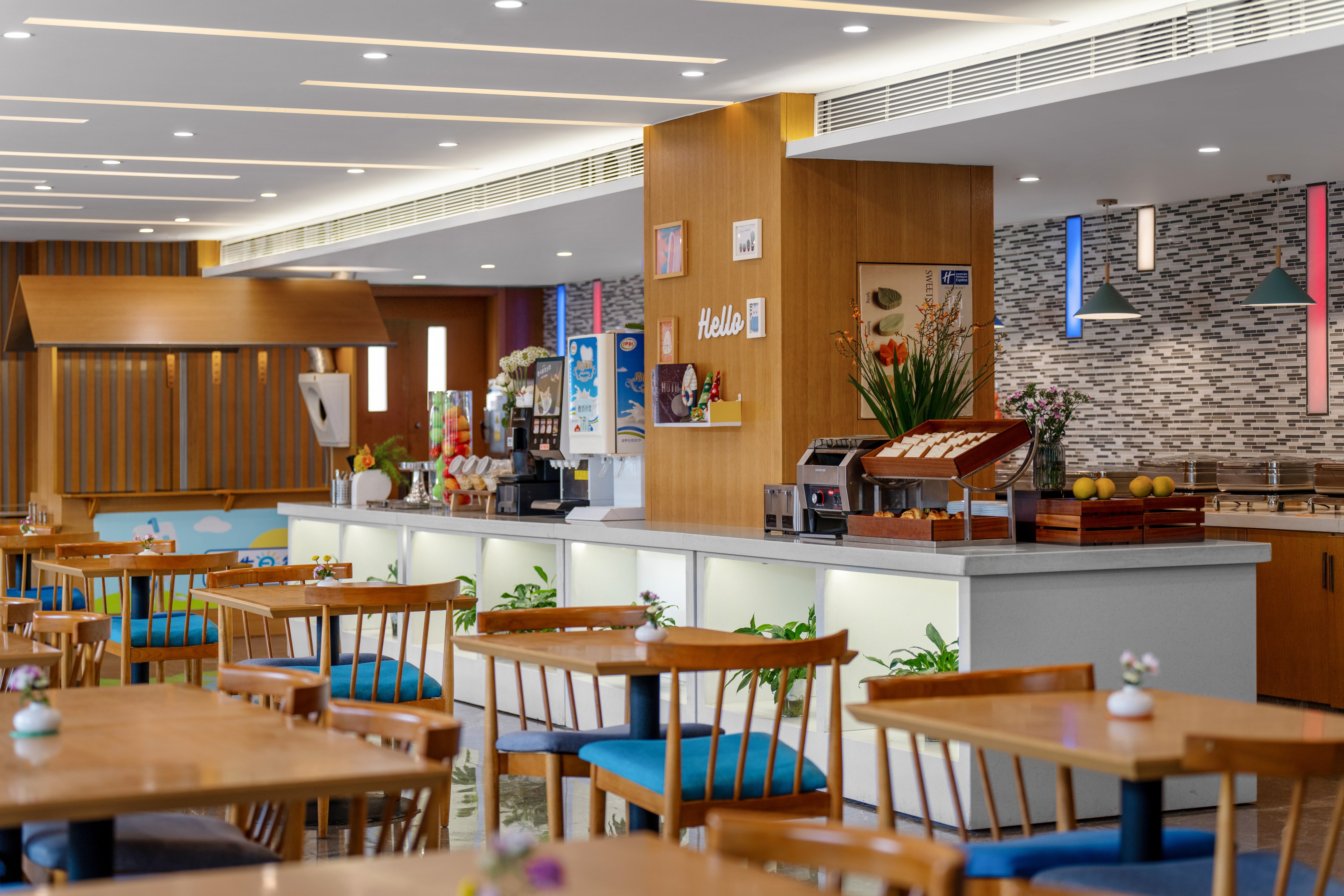 Holiday Inn Express Chengdu Airport Zone 54/75