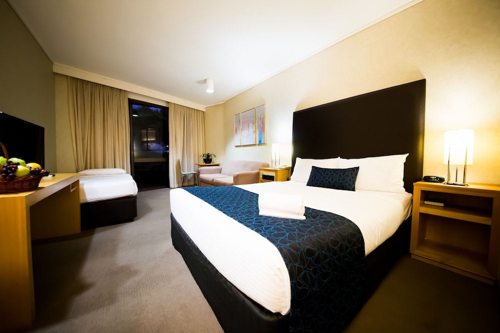 EXECUTIVE, TWIN BEDS