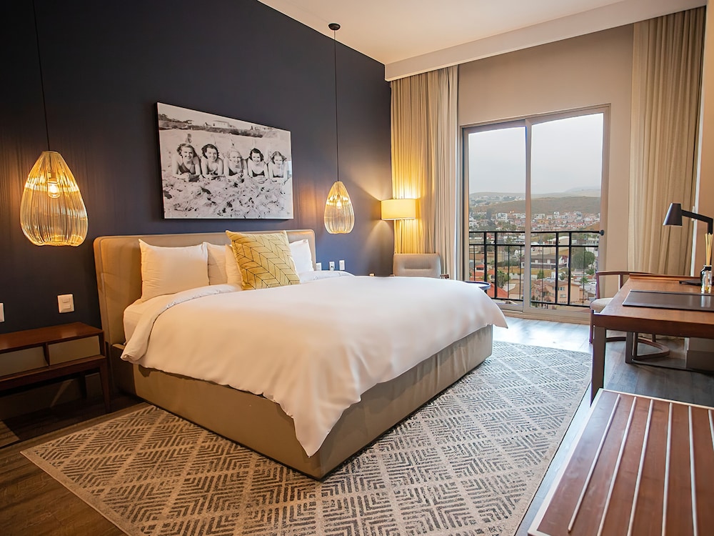 Premium, King Bed, Mountain View