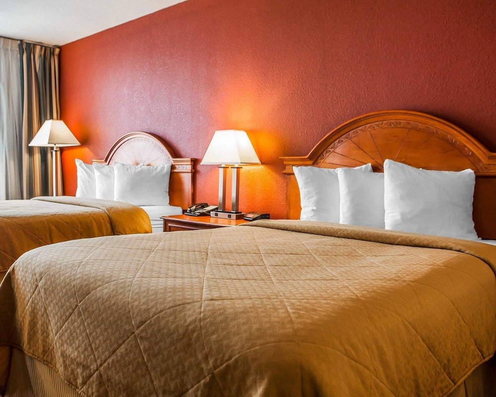 Quality Inn Fort Dodge 17/59