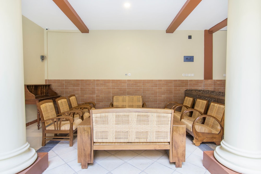OYO 890 Dewi Fortuna Guest House 20/26