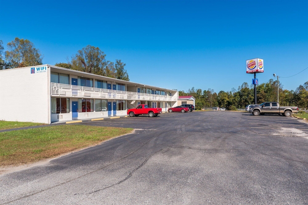 Motel6 Connellys Springs, NC 37/40