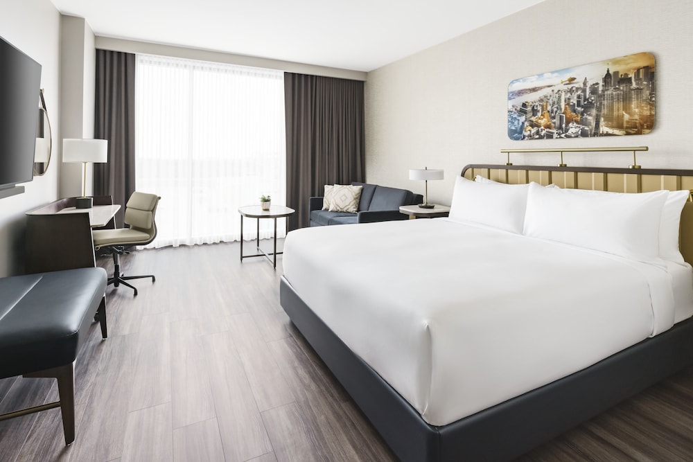 1 BEDROOM, SUITE