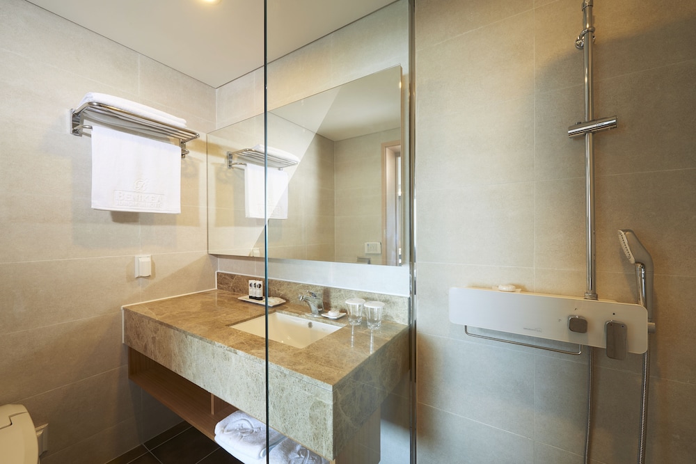 غرفة بريميير عائلية بسريرين كوين، Benikea Jungmun Hotel 10/10