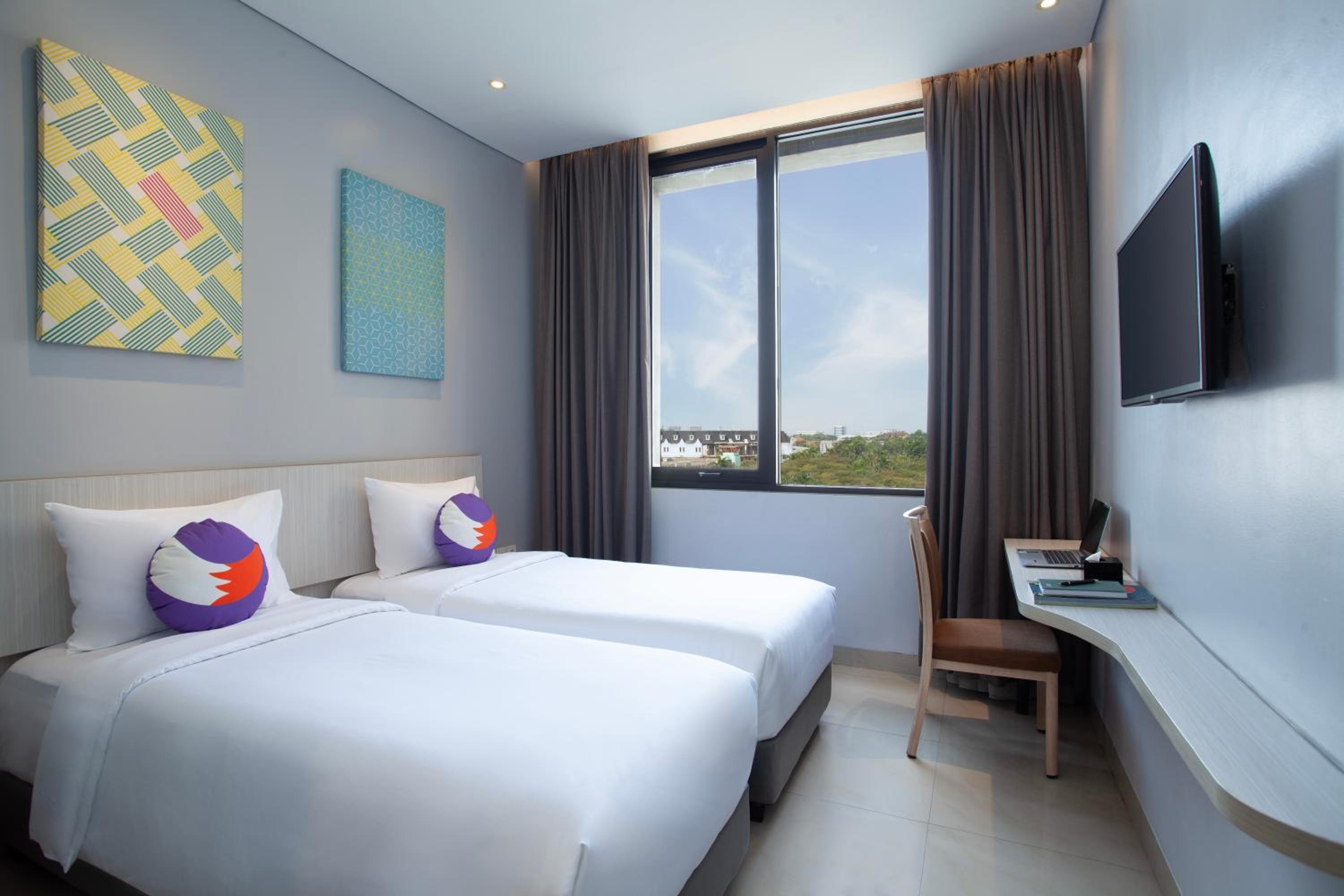 Hollywood, Deluxe, Twin Beds