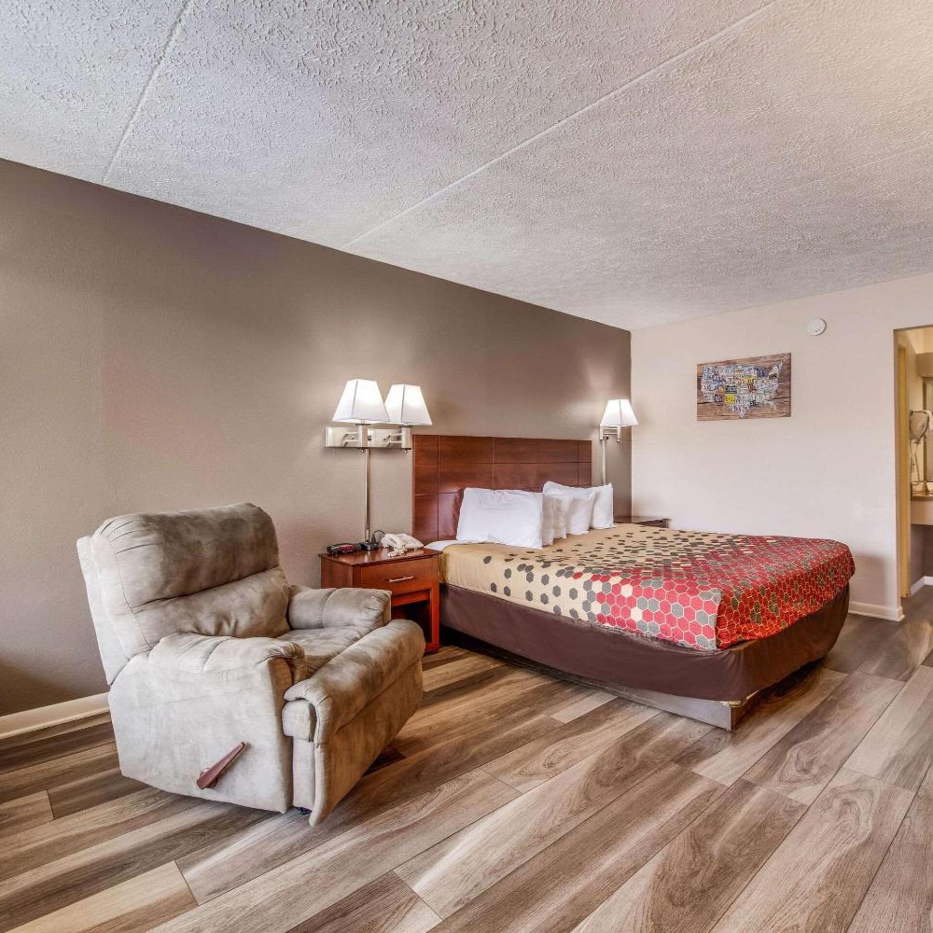 غرفة بسرير كينج، Econo Lodge Eden, NC 6/9
