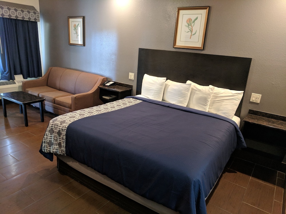 Americas Best Value Inn Brownsville 7/35