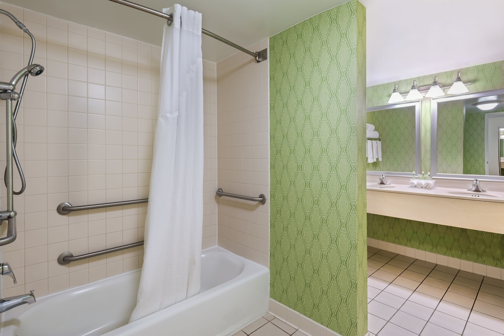 Holiday Inn Express Richmond Airport 18/60