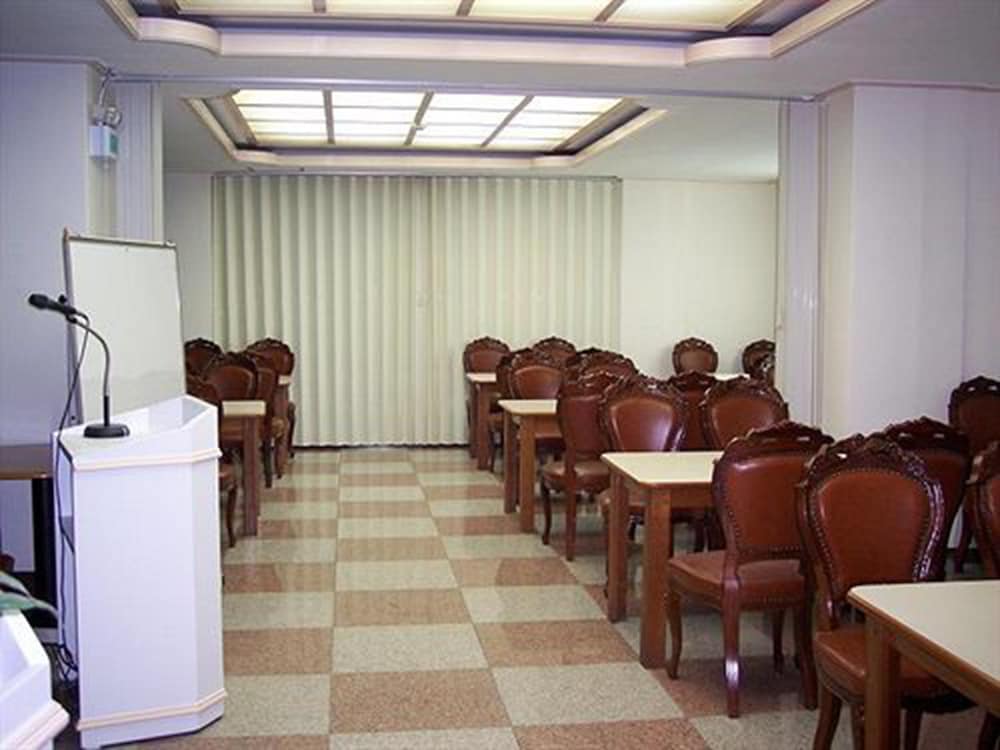 Asia Tourist Hotel 38/41
