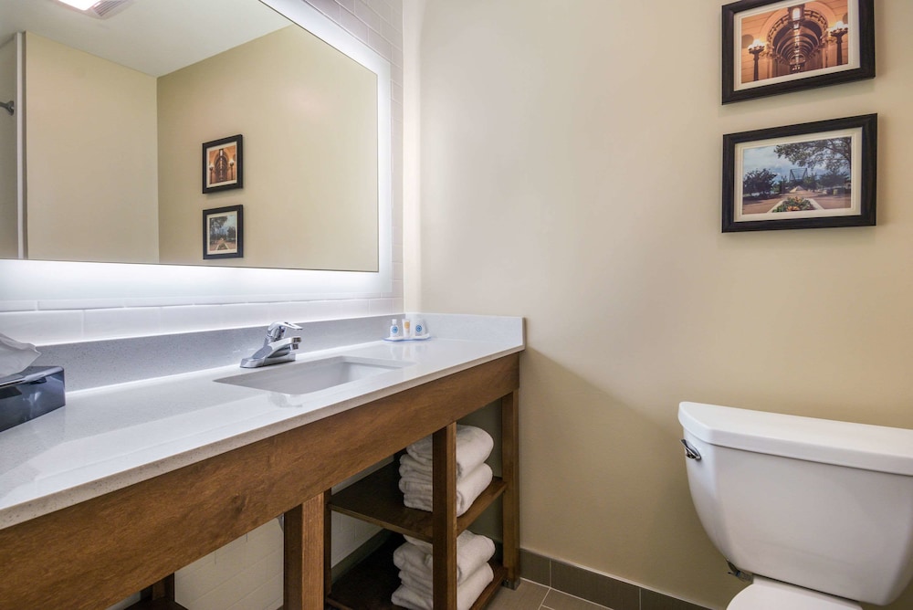 Comfort Inn Suites Harrisburg Hershey West 42/49